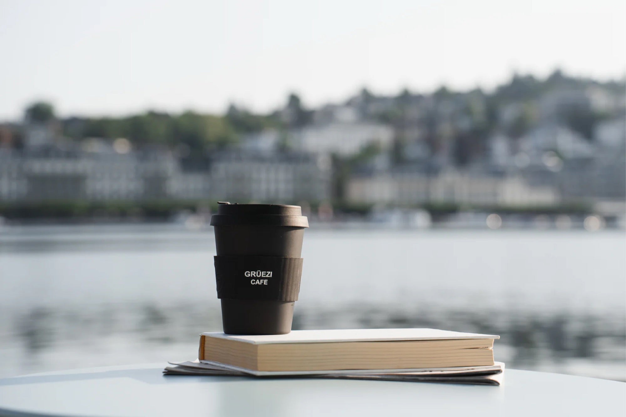 GRÜEZI × eCoffee reusable cup — Black at Lake Lucerne